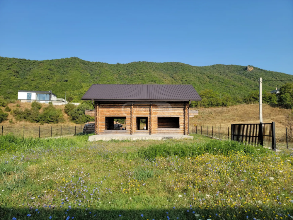 იყიდება 8 ოთახიანი აგარაკი დუშეთის მუნიციპალიტეტში